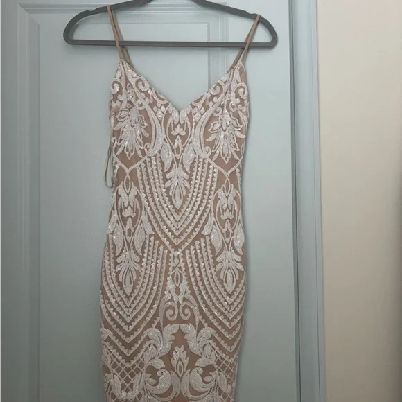 Windsor Dresses | Windsor Tan And White Bodycon Dress Spaghetti Strap Backless | Color: Tan/White | Size: S | Pm-34914771's Closet